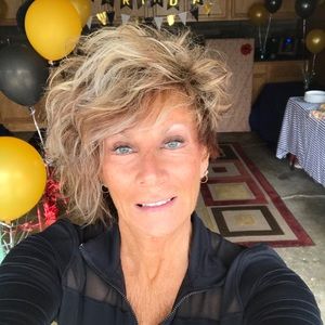 Meet your Posher, Deborah